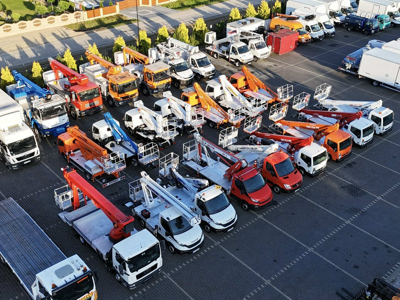 Mercedes Sprinter Zwyżka Podnośnik Koszowy VERSALIFT VTX-240 UDT - Veoautolt tõusev platvorm: pilt 2 Mercedes Sprinter Zwyżka Podnośnik Koszowy VERSALIFT VTX-240 UDT - Veoautolt tõusev platvorm: pilt 2