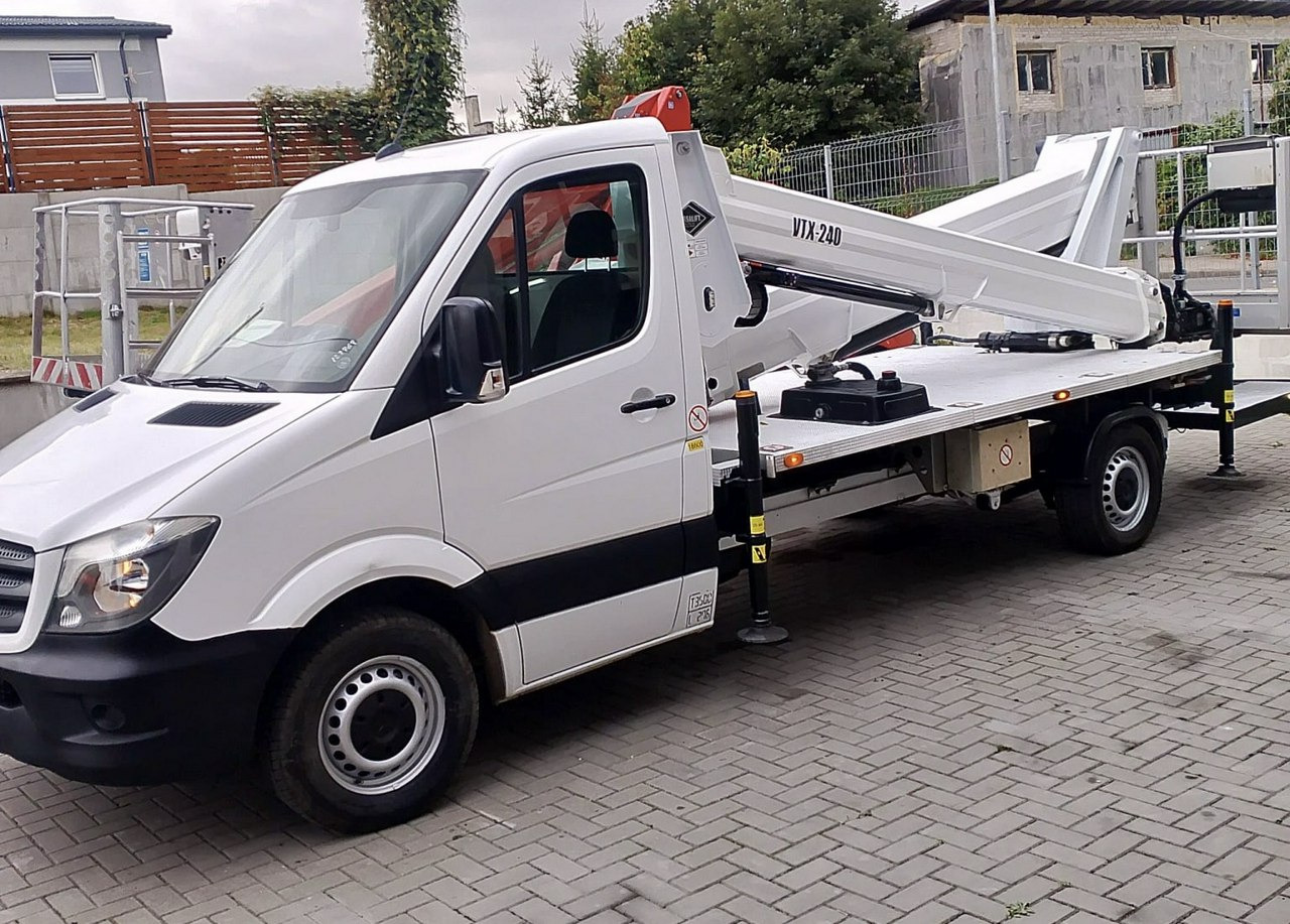 Mercedes Sprinter Zwyżka Podnośnik Koszowy VERSALIFT VTX-240 UDT - Veoautolt tõusev platvorm: pilt 1 Mercedes Sprinter Zwyżka Podnośnik Koszowy VERSALIFT VTX-240 UDT - Veoautolt tõusev platvorm: pilt 1