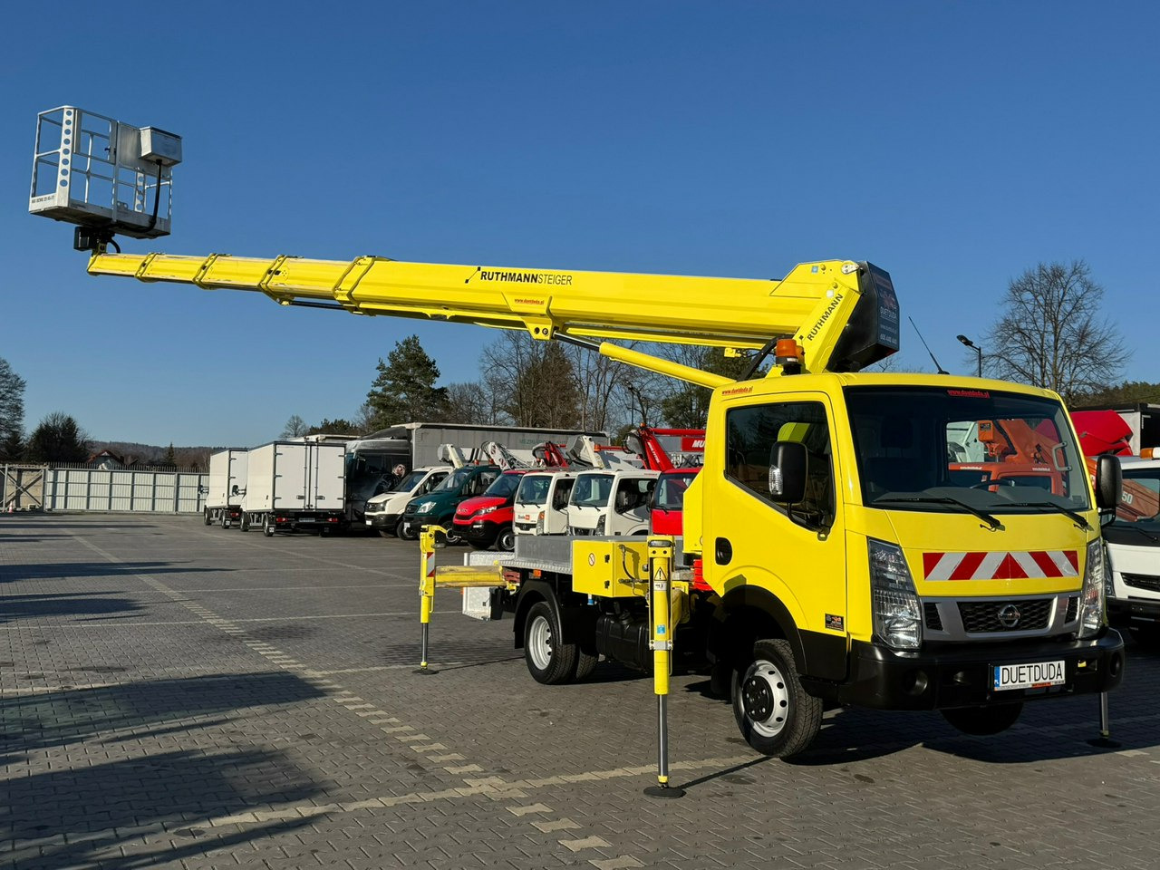 Nissan Cabstar - Veoautolt tõusev platvorm: pilt 1 Nissan Cabstar - Veoautolt tõusev platvorm: pilt 1