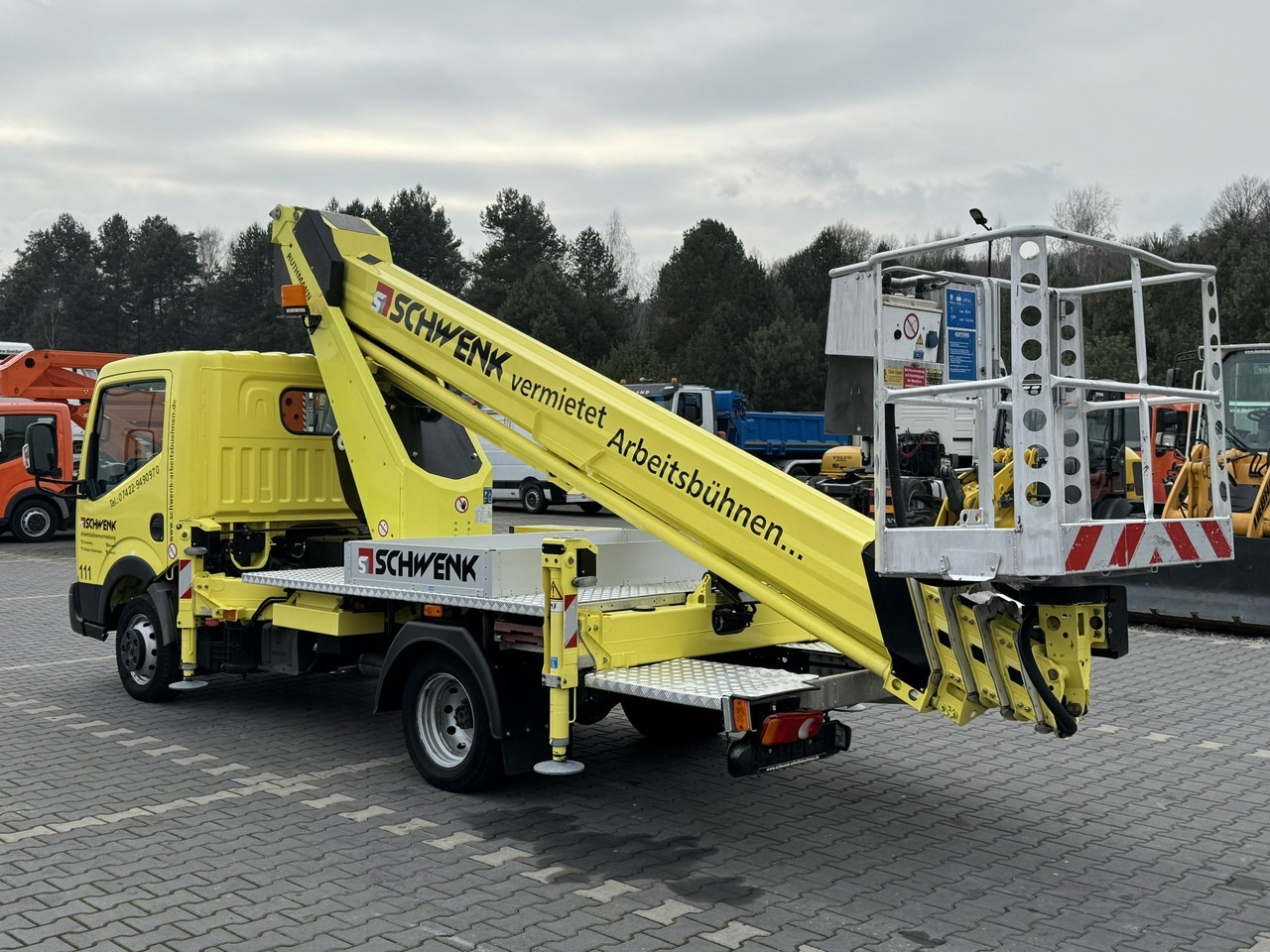 Nissan Cabstar - Veoautolt tõusev platvorm: pilt 4 Nissan Cabstar - Veoautolt tõusev platvorm: pilt 4