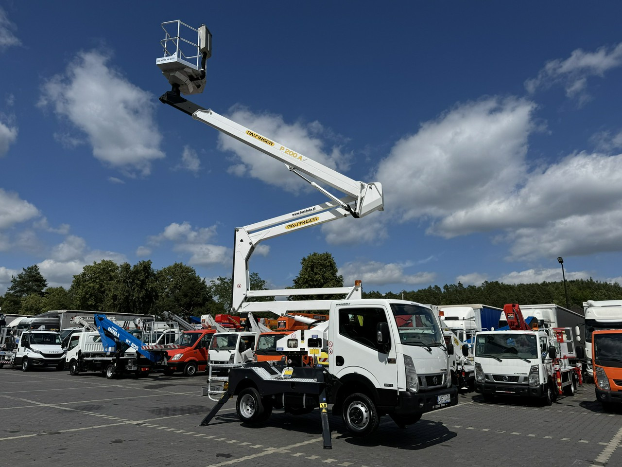 Nissan Cabstar - Veoautolt tõusev platvorm: pilt 1 Nissan Cabstar - Veoautolt tõusev platvorm: pilt 1