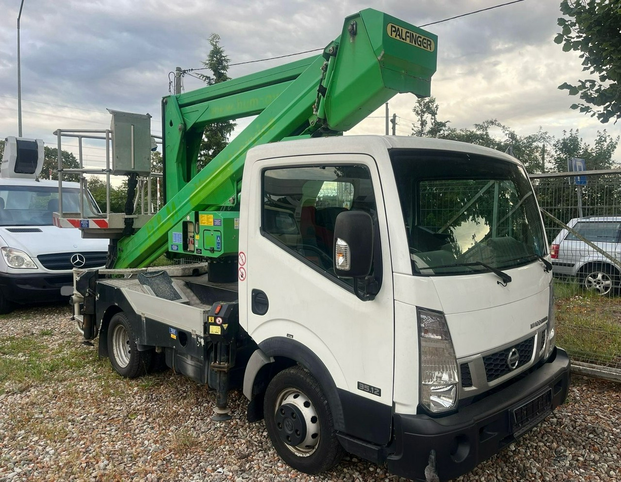Nissan Cabstar Zwyżka Podmośnik Koszowy PALFINGER P240 AXE UDT - Veoautolt tõusev platvorm: pilt 1 Nissan Cabstar Zwyżka Podmośnik Koszowy PALFINGER P240 AXE UDT - Veoautolt tõusev platvorm: pilt 1