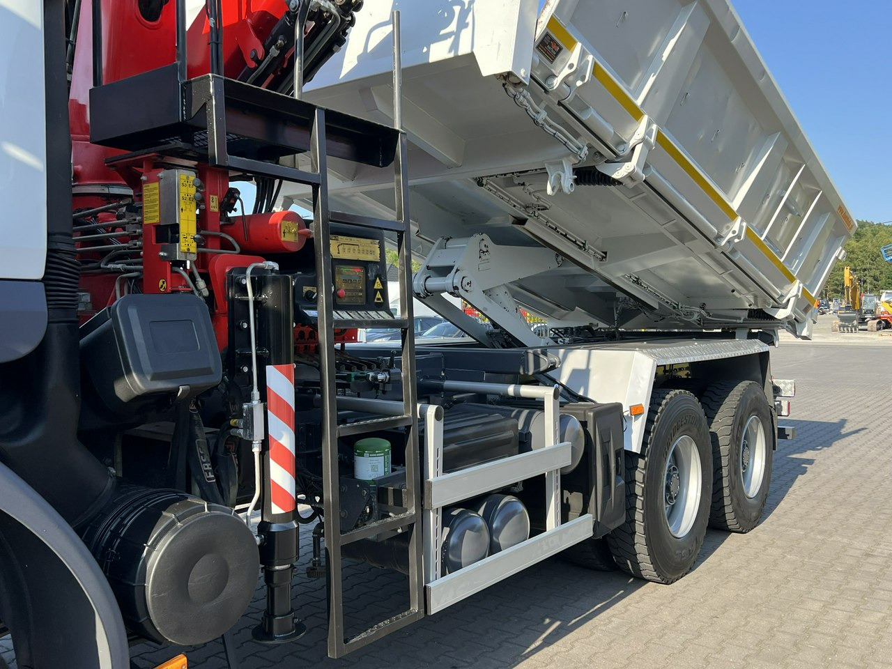 Renault Kerax 26.390 6x4 Mocny HDS FASSI F170 Sterowanie Radiowe - Kallurauto, Kraanaga veoauto: pilt 5 Renault Kerax 26.390 6x4 Mocny HDS FASSI F170 Sterowanie Radiowe - Kallurauto, Kraanaga veoauto: pilt 5
