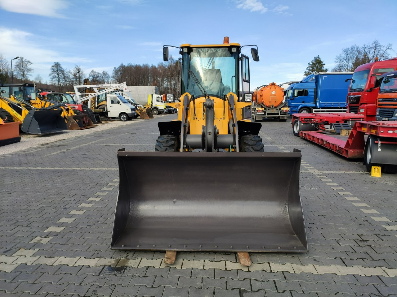 Volvo L30B Pro Unikat Stan Tylko 5380 mth - Rataslaadur: pilt 4 Volvo L30B Pro Unikat Stan Tylko 5380 mth - Rataslaadur: pilt 4