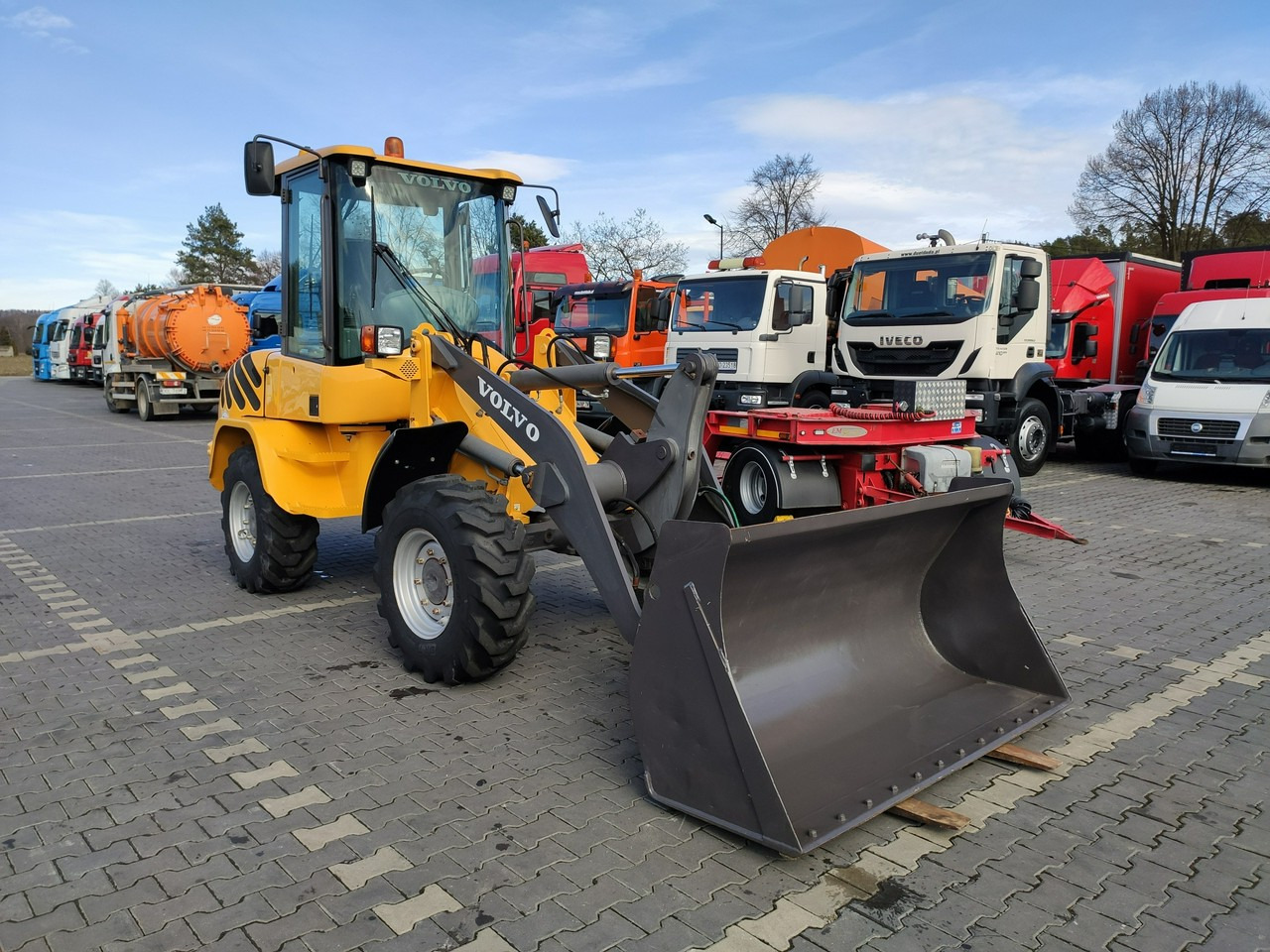 Volvo L30B Pro Unikat Stan Tylko 5380 mth - Rataslaadur: pilt 2 Volvo L30B Pro Unikat Stan Tylko 5380 mth - Rataslaadur: pilt 2