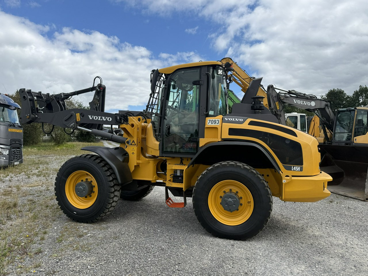 Volvo Waga -10ton WHEEL LOADER L45H Maszyna w Bardzo Dobrym Stanie - Rataslaadur: pilt 4 Volvo Waga -10ton WHEEL LOADER L45H Maszyna w Bardzo Dobrym Stanie - Rataslaadur: pilt 4