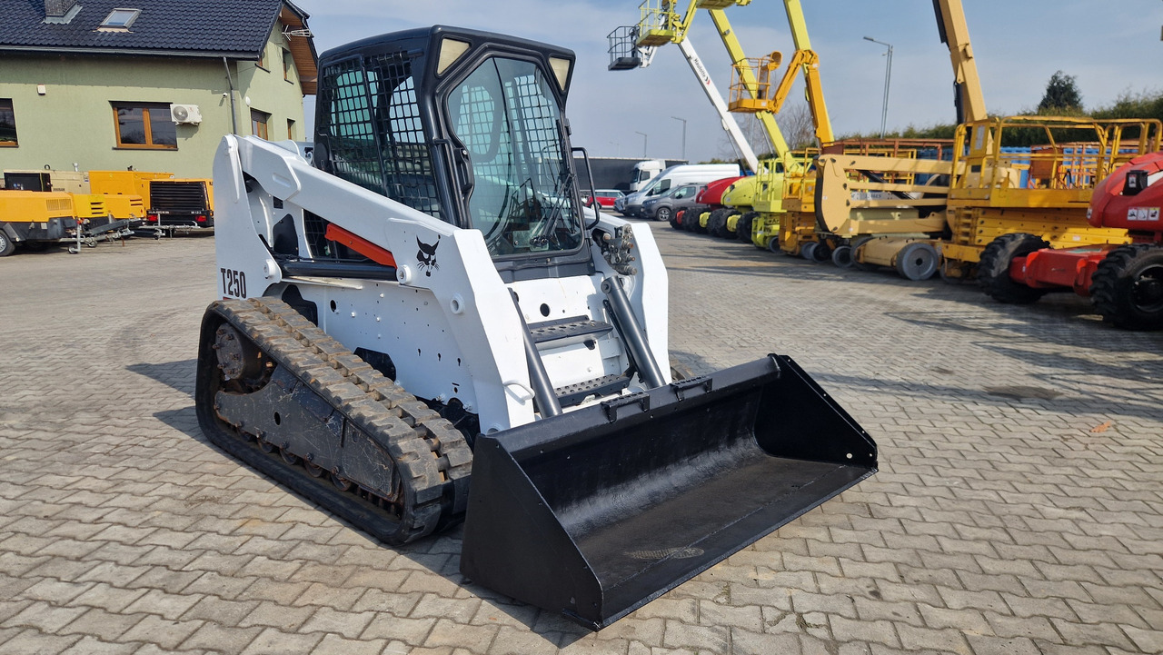 BOBCAT T 250 - Kompaktroomiklaadur: pilt 4 BOBCAT T 250 - Kompaktroomiklaadur: pilt 4