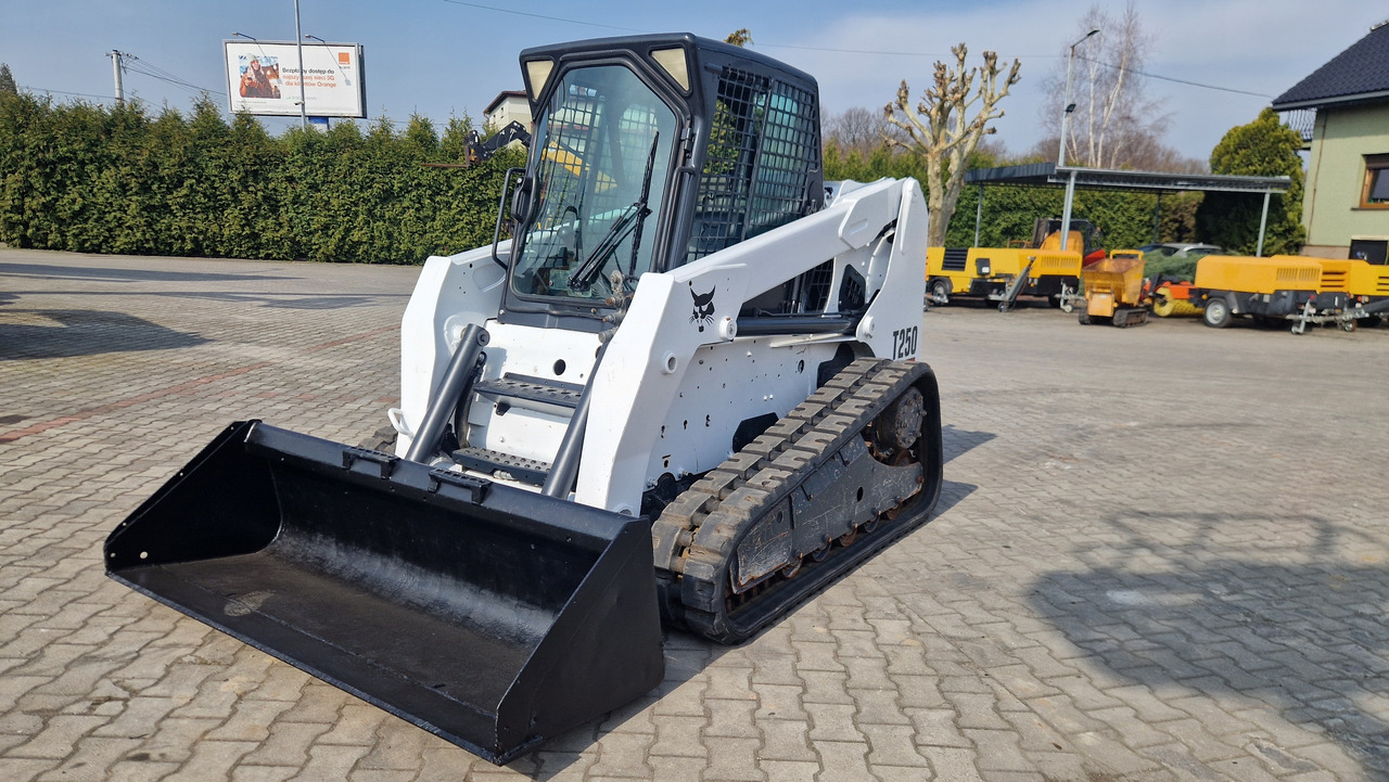 BOBCAT T 250 - Kompaktroomiklaadur: pilt 5 BOBCAT T 250 - Kompaktroomiklaadur: pilt 5