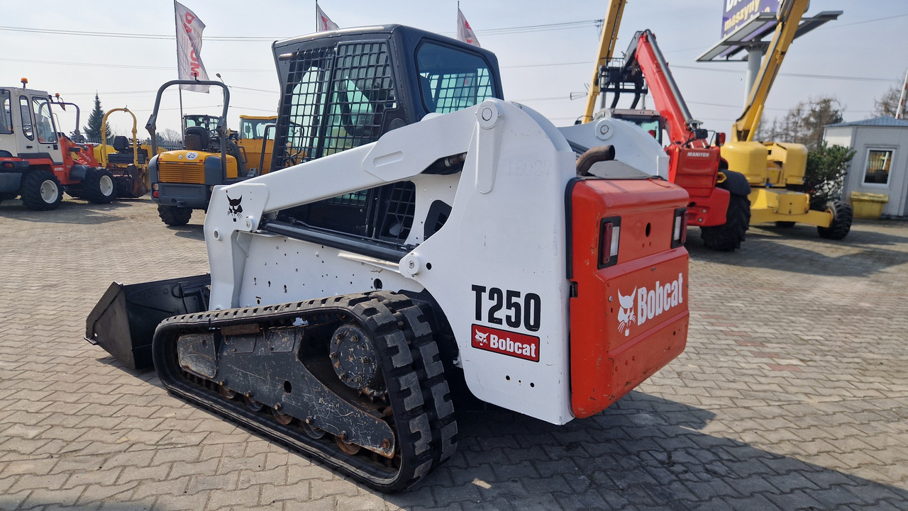 BOBCAT T 250 - Kompaktroomiklaadur: pilt 2 BOBCAT T 250 - Kompaktroomiklaadur: pilt 2