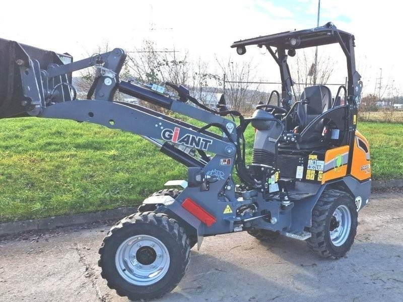 Giant G 2200 E X-Tra Elektro - Kompaktlaadur: pilt 3 Giant G 2200 E X-Tra Elektro - Kompaktlaadur: pilt 3