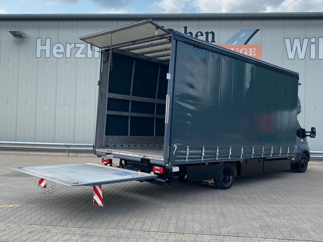 Iveco Daily Hi-Matic 70 C 21 Topsleeper | LBW 1,00to. - Tent tarbesõiduk: pilt 5 Iveco Daily Hi-Matic 70 C 21 Topsleeper | LBW 1,00to. - Tent tarbesõiduk: pilt 5