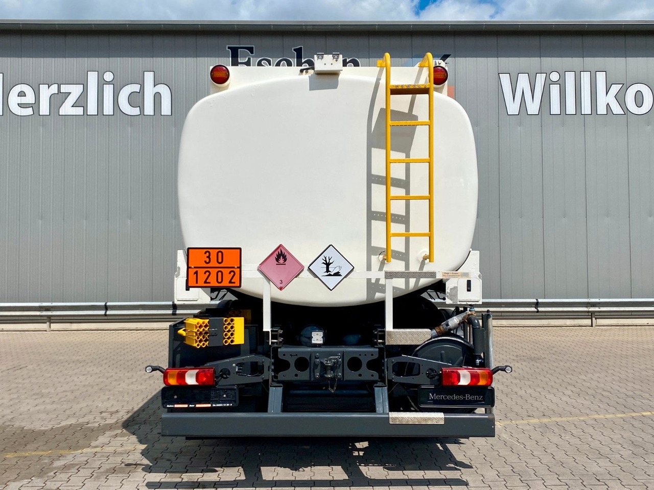 Mercedes-Benz 2540 Antos | A3*3x Kammern/20.990ltr*Kamera*Navi - Tsisternauto: pilt 4 Mercedes-Benz 2540 Antos | A3*3x Kammern/20.990ltr*Kamera*Navi - Tsisternauto: pilt 4