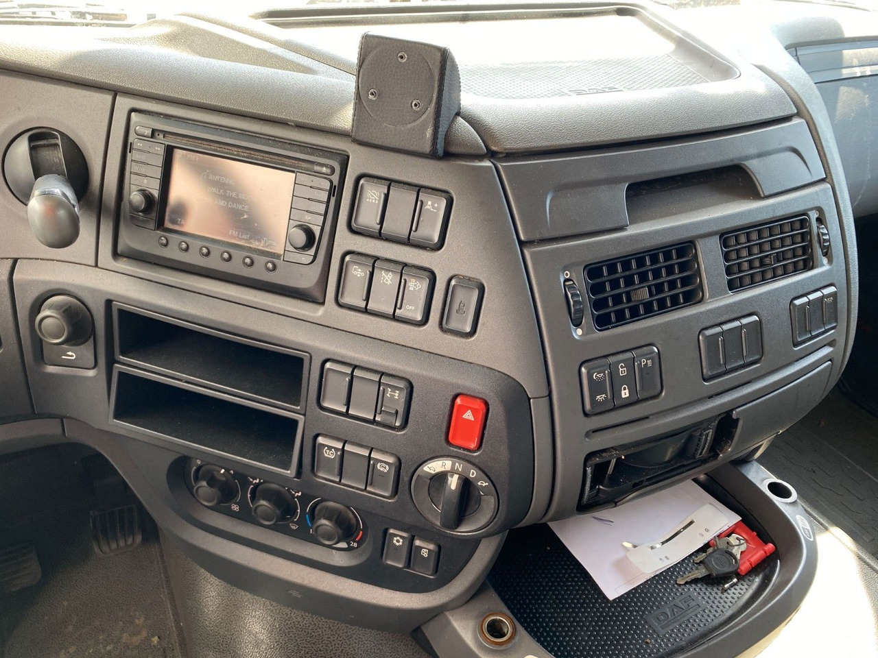 Sadulveok DAF XF 460 Super Space Cab | Klima*Vollspoiler: pilt 17