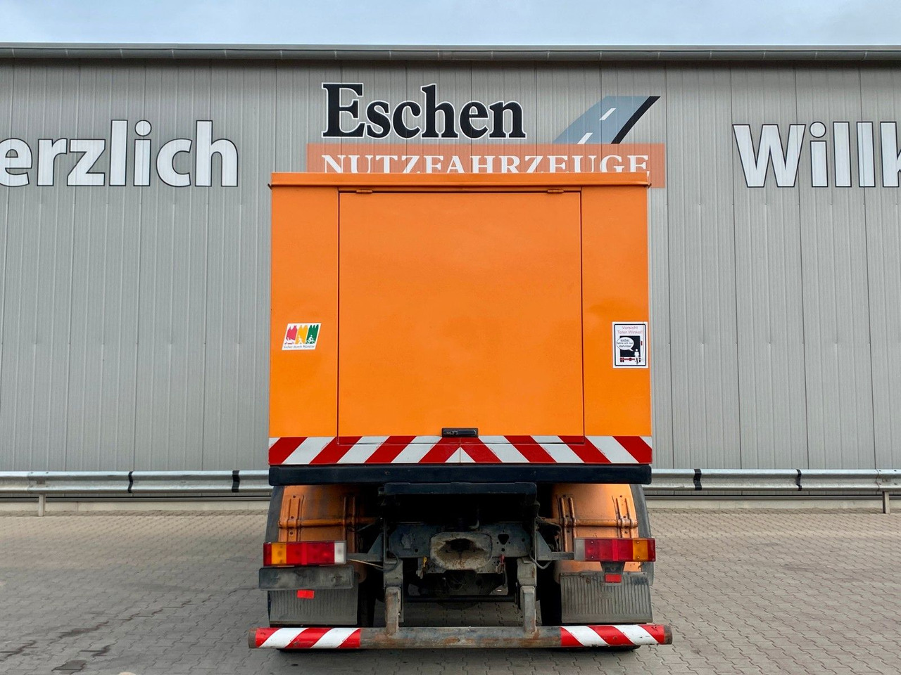 MAN 18.272 Polyma Stromaggregat/168kW | 3x Sitze*AHK - Veoauto: pilt 4 MAN 18.272 Polyma Stromaggregat/168kW | 3x Sitze*AHK - Veoauto: pilt 4