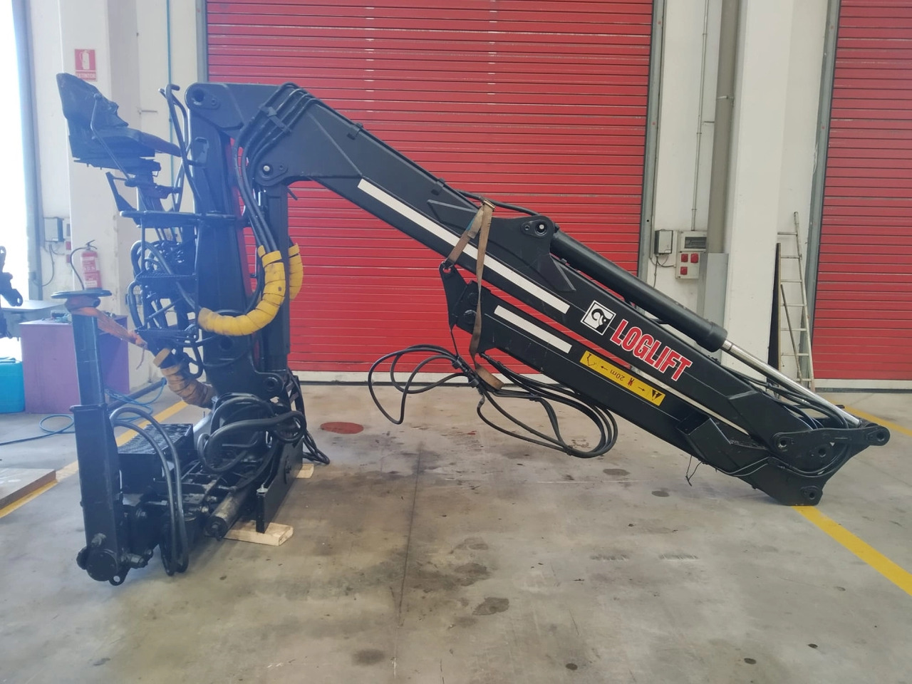 Grúa LOGLIFT 120S79R - Kraana-manipulaator - Veoauto: pilt 4 Grúa LOGLIFT 120S79R - Kraana-manipulaator - Veoauto: pilt 4