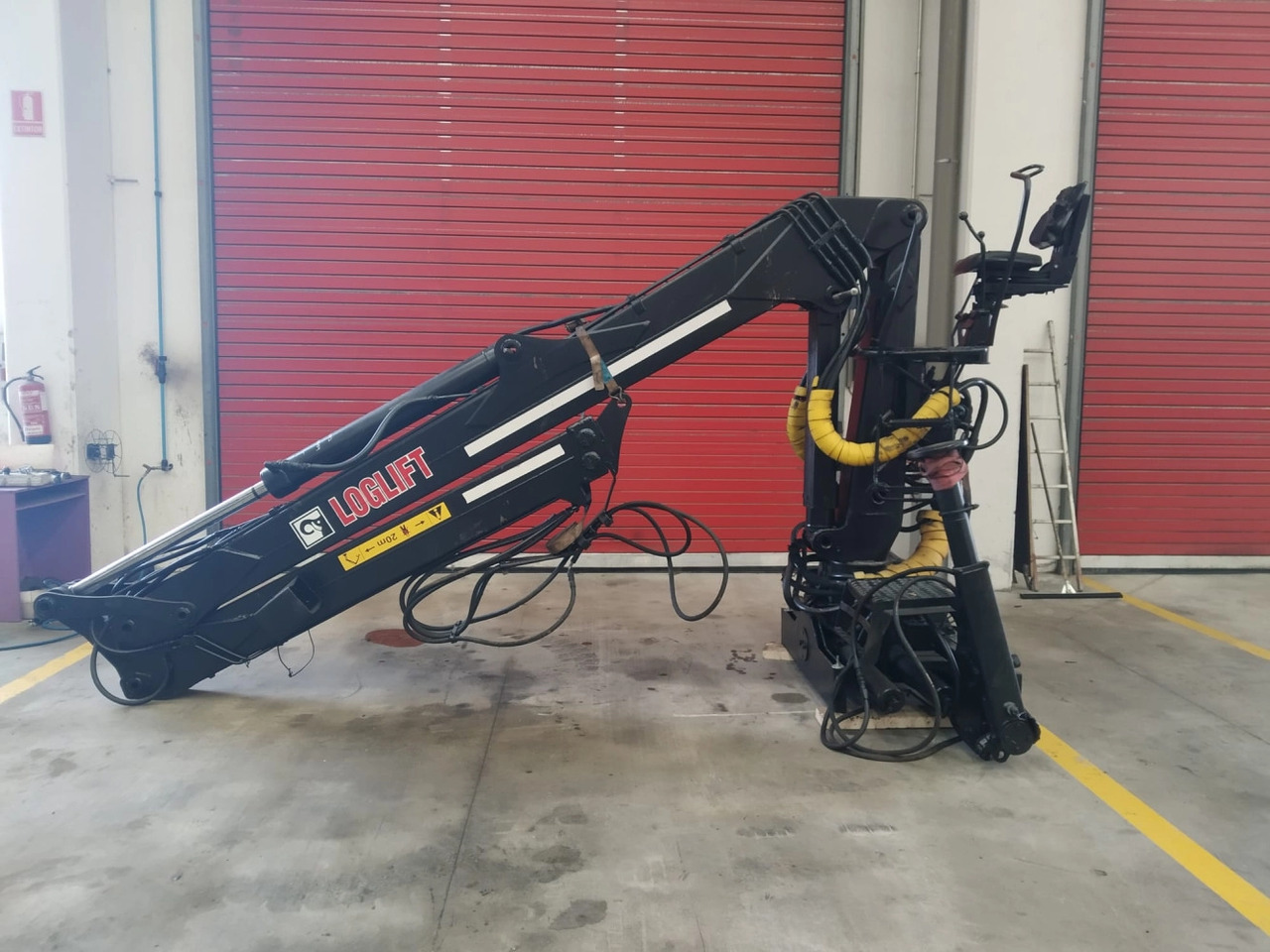 Grúa LOGLIFT 120S79R - Kraana-manipulaator - Veoauto: pilt 2 Grúa LOGLIFT 120S79R - Kraana-manipulaator - Veoauto: pilt 2