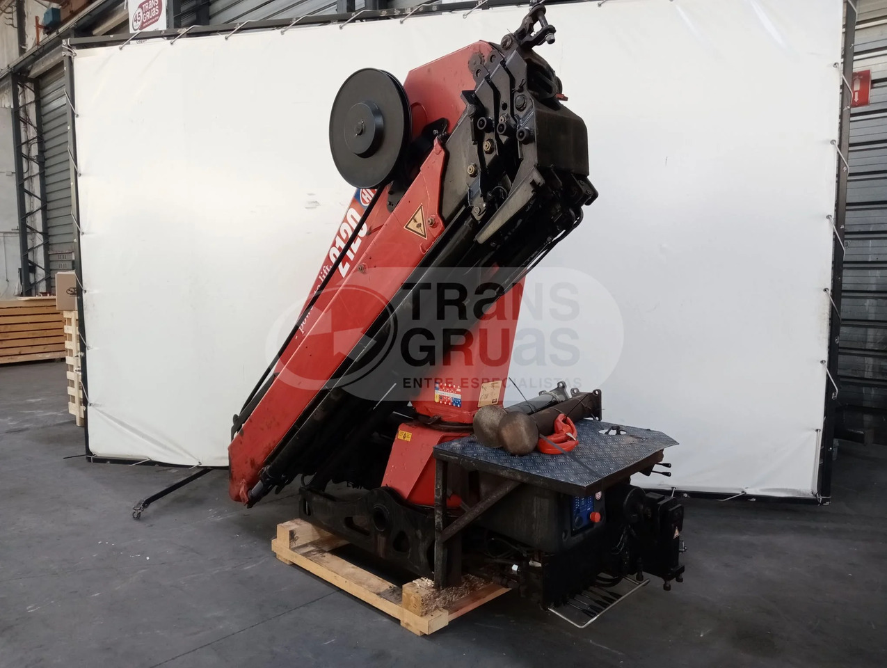 Grúa hidráulica HMF 2120 K RC - Kraana-manipulaator: pilt 1 Grúa hidráulica HMF 2120 K RC - Kraana-manipulaator: pilt 1