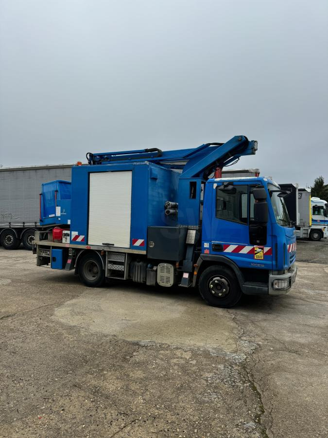 Iveco Eurocargo 100E18 - Veoautolt tõusev platvorm: pilt 4 Iveco Eurocargo 100E18 - Veoautolt tõusev platvorm: pilt 4