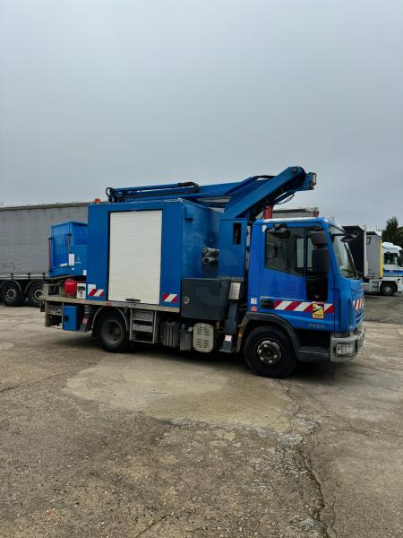 Iveco Eurocargo 100E19 - Veoautolt tõusev platvorm: pilt 4 Iveco Eurocargo 100E19 - Veoautolt tõusev platvorm: pilt 4