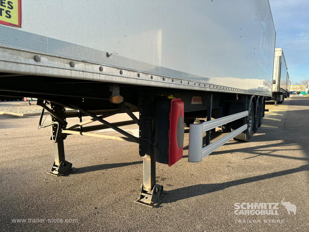 FRUEHAUF Dryfreight Standard Roller shutter door - Furgoonpoolhaagis: pilt 2 FRUEHAUF Dryfreight Standard Roller shutter door - Furgoonpoolhaagis: pilt 2