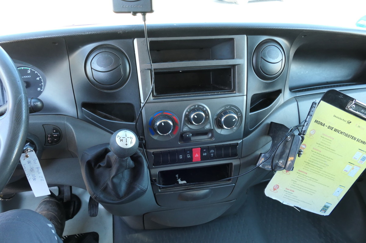 Tarbesõiduk furgoon IVECO Daily 35 S11 C30C AUTOMATIK KAMERA Regale LUFT D: pilt 10