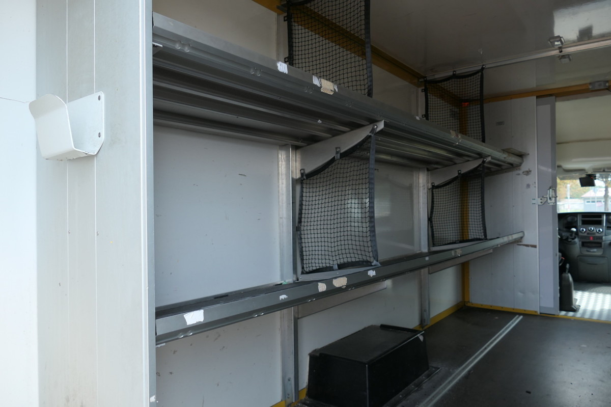 IVECO Daily 35 S11 C30C AUTOMATIK KAMERA Regale LUFT D - Tarbesõiduk furgoon: pilt 5 IVECO Daily 35 S11 C30C AUTOMATIK KAMERA Regale LUFT D - Tarbesõiduk furgoon: pilt 5