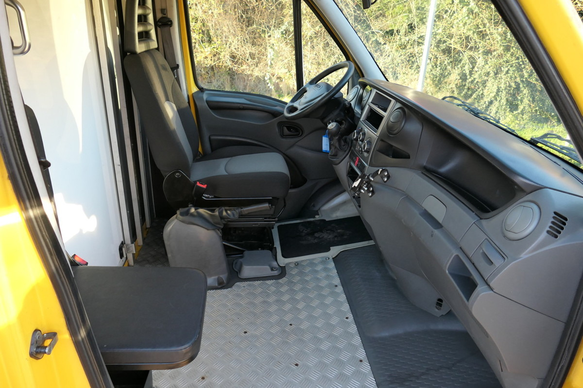 IVECO Daily 35 S11 C30C AUTOMATIK KAMERA Regale LUFT D - Tarbesõiduk furgoon: pilt 5 IVECO Daily 35 S11 C30C AUTOMATIK KAMERA Regale LUFT D - Tarbesõiduk furgoon: pilt 5