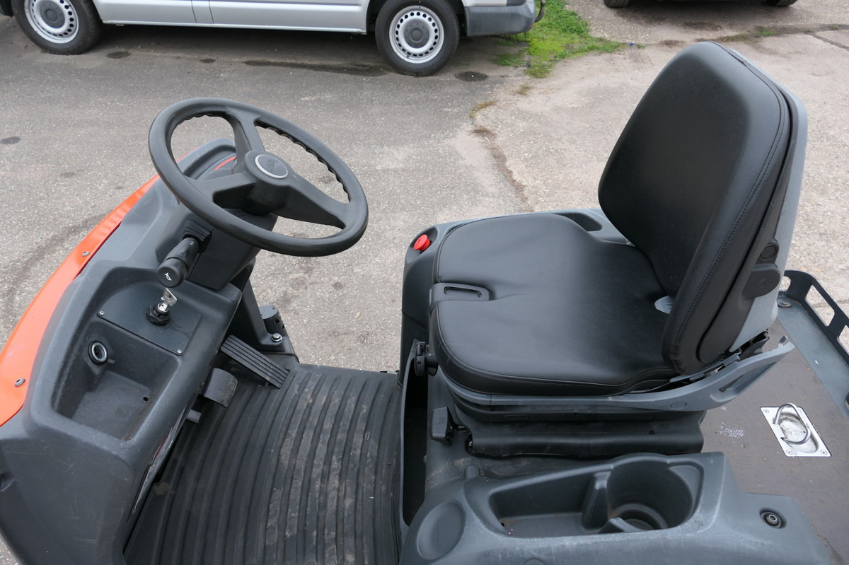 Puksiirtraktor LINDE P 60 Z Schlepper Batterie 33/2019: pilt 6 Puksiirtraktor LINDE P 60 Z Schlepper Batterie 33/2019: pilt 6