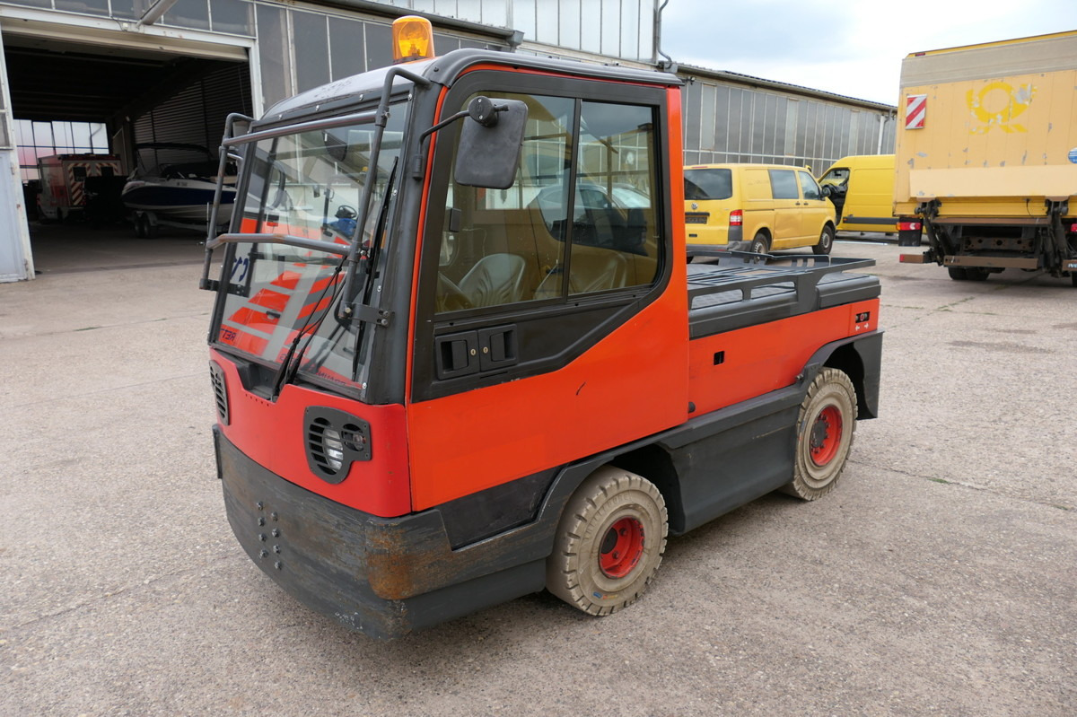 LINDE P250 Schlepper AHK Batterie 10/2022 Schiebetüren - Puksiirtraktor: pilt 1 LINDE P250 Schlepper AHK Batterie 10/2022 Schiebetüren - Puksiirtraktor: pilt 1