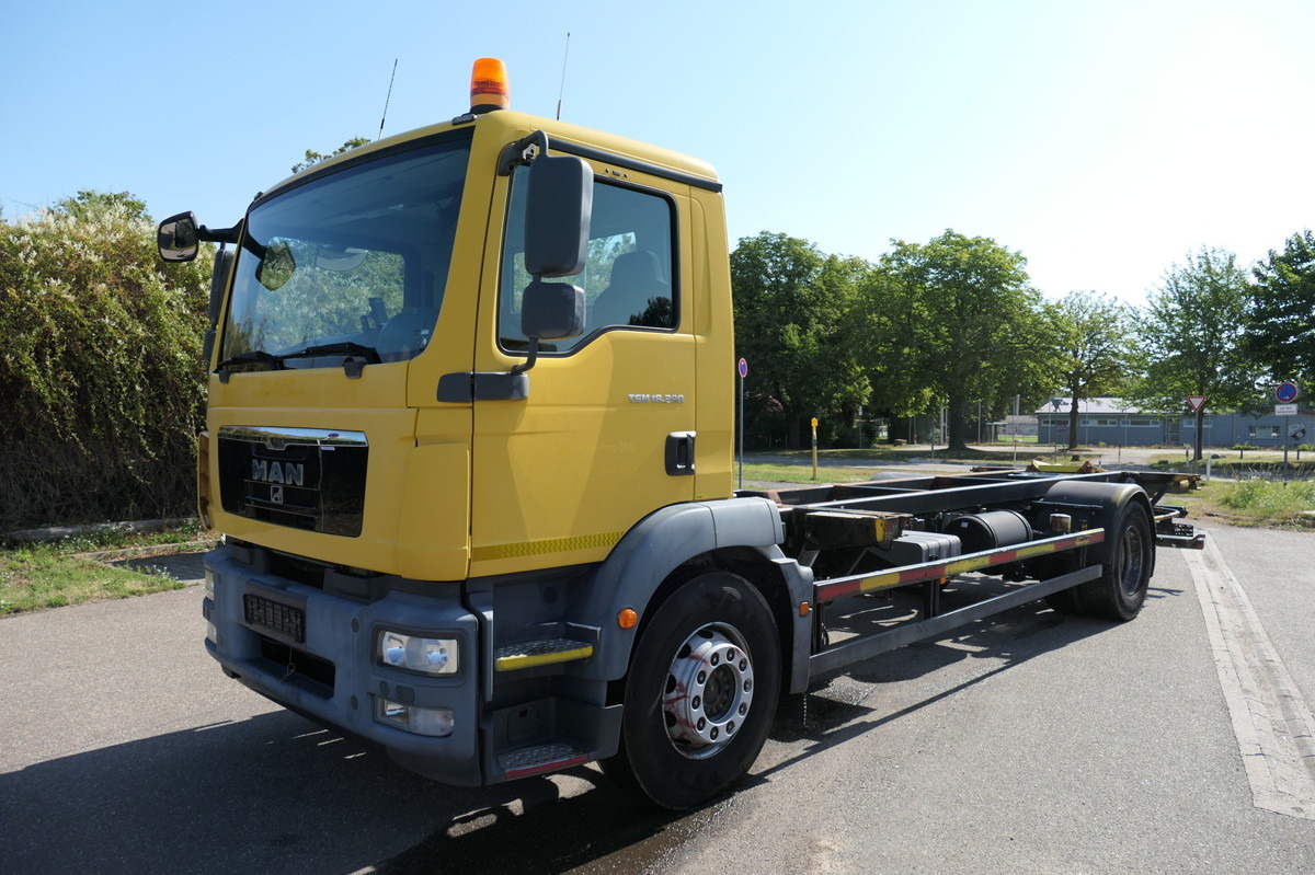 MAN TGM 18.290 LLLC Umsetzfahrzeug KLIMA AHK - Konteinerveduk/ Tõstukiga veoauto: pilt 1 MAN TGM 18.290 LLLC Umsetzfahrzeug KLIMA AHK - Konteinerveduk/ Tõstukiga veoauto: pilt 1