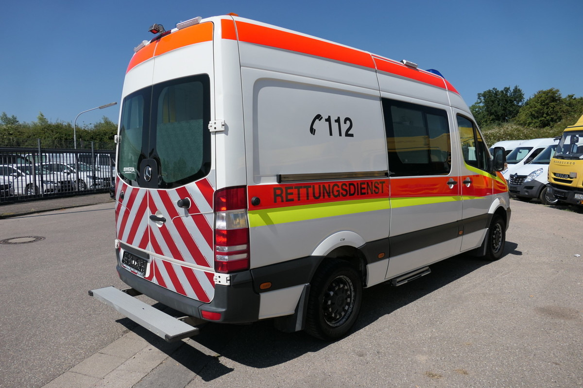 MERCEDES-BENZ Sprinter 316 CDI Klima Rettungswagen - Kiirabiauto: pilt 3 MERCEDES-BENZ Sprinter 316 CDI Klima Rettungswagen - Kiirabiauto: pilt 3