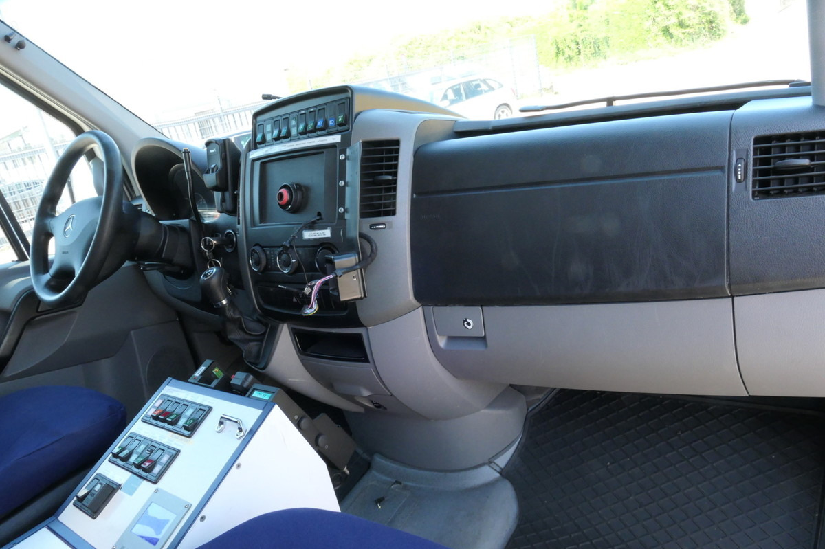 Kiirabiauto MERCEDES-BENZ Sprinter 519 CDI Klima Krankenwagen: pilt 12