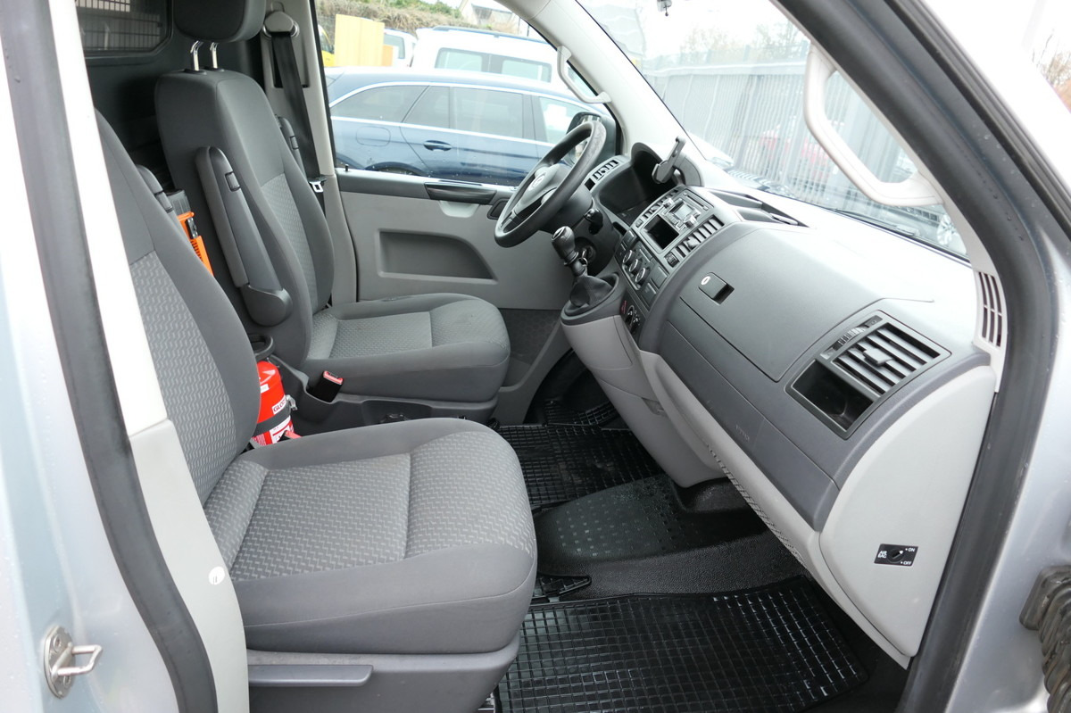 Interior photo 1: Väike kaubik VW T5 Transporter 2.0 TDI 2Sitzer 4Motion AHK KLIMA