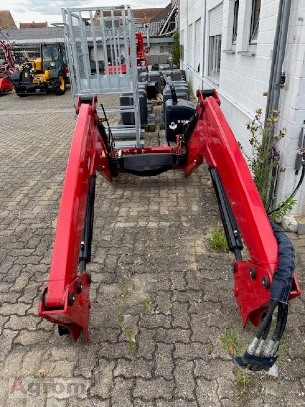 Massey Ferguson 4327 - Esilaadur traktorile: pilt 2 Massey Ferguson 4327 - Esilaadur traktorile: pilt 2