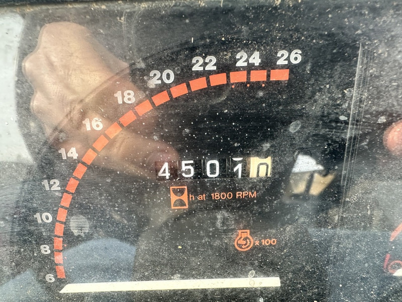 Massey Ferguson 375 - Traktor: pilt 5 Massey Ferguson 375 - Traktor: pilt 5