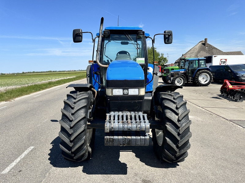 New Holland 8260 - Traktor: pilt 3 New Holland 8260 - Traktor: pilt 3