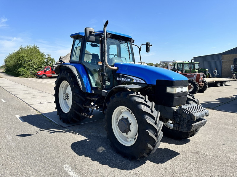 New Holland 8260 - Traktor: pilt 4 New Holland 8260 - Traktor: pilt 4