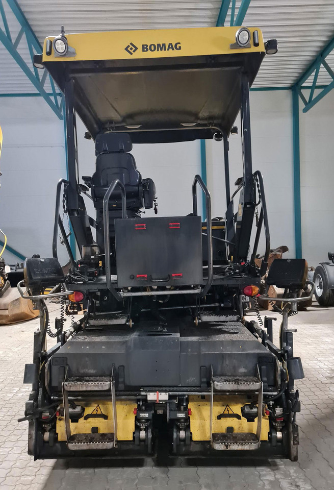 Bomag BF 300 P-2 - Asfaldilaotur: pilt 4 Bomag BF 300 P-2 - Asfaldilaotur: pilt 4