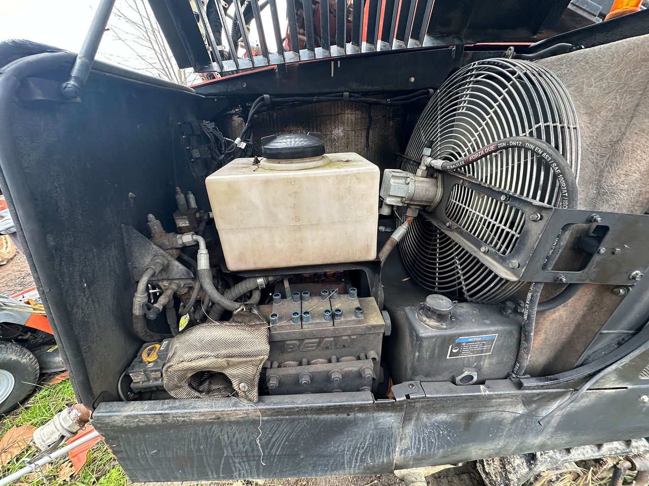 Ditch Witch JT3020 - Suunatav sisetreimismasin: pilt 5 Ditch Witch JT3020 - Suunatav sisetreimismasin: pilt 5