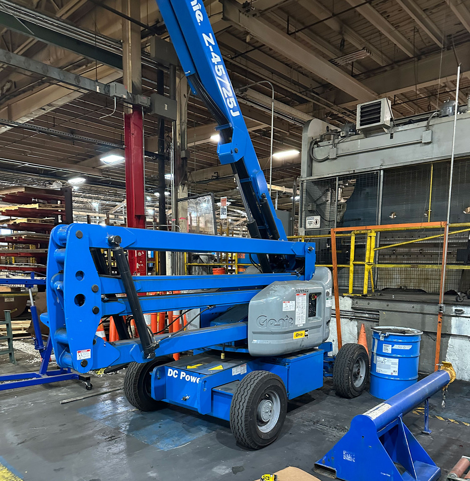 Genie Z-45/25J - Teleskooprataslaadur: pilt 2 Genie Z-45/25J - Teleskooprataslaadur: pilt 2