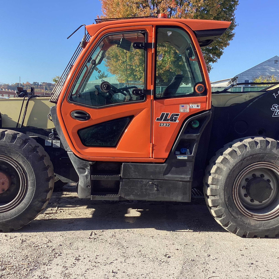 JLG 1732 - Teleskooprataslaadur: pilt 2 JLG 1732 - Teleskooprataslaadur: pilt 2