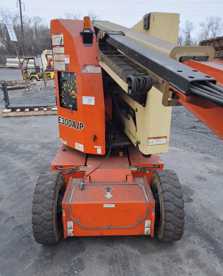 JLG E300AJP - Teleskooprataslaadur: pilt 4 JLG E300AJP - Teleskooprataslaadur: pilt 4