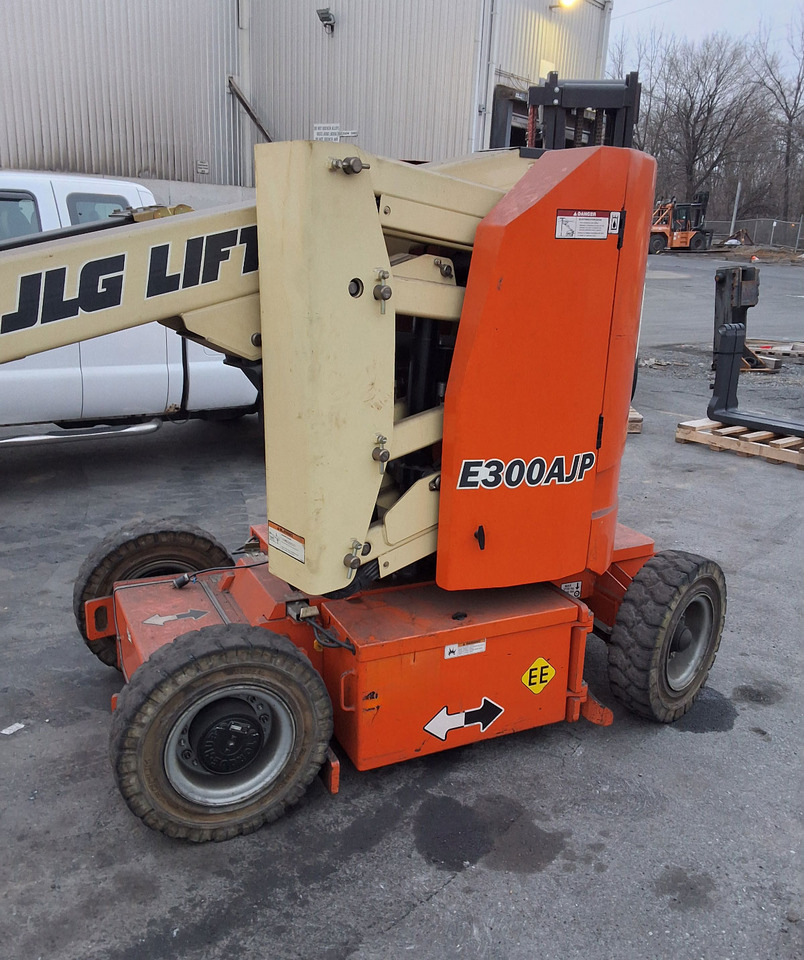 JLG E300AJP - Teleskooprataslaadur: pilt 2 JLG E300AJP - Teleskooprataslaadur: pilt 2