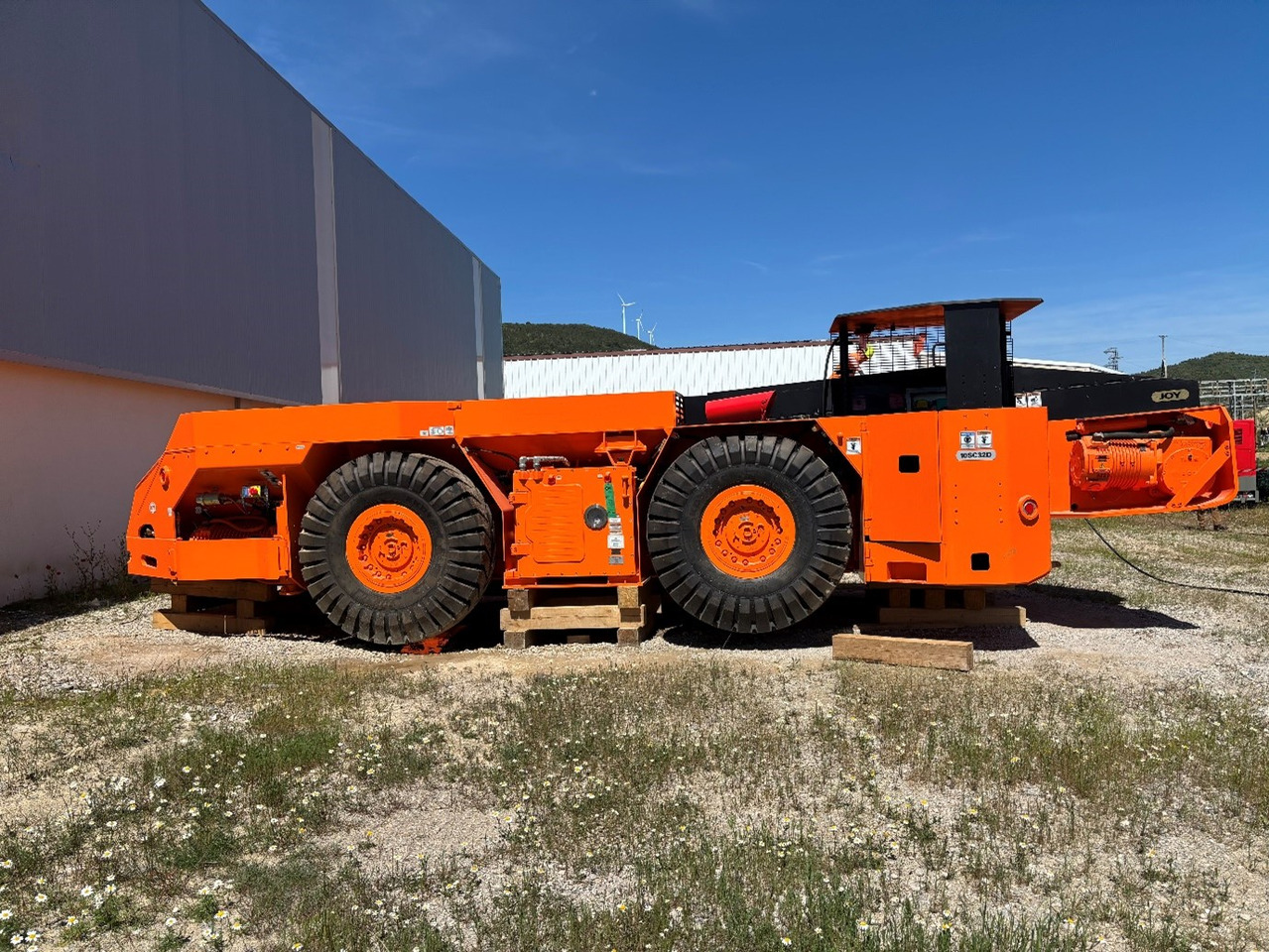 Komatsu 10SC32-48D-5 - Tunneli sisetreimismasin, Kallur: pilt 2 Komatsu 10SC32-48D-5 - Tunneli sisetreimismasin, Kallur: pilt 2