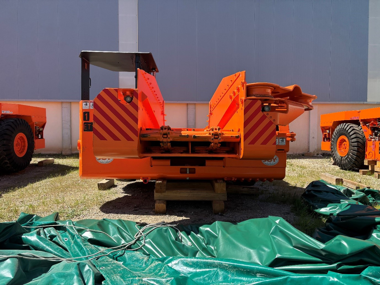 Komatsu 10SC32-48D-5 - Tunneli sisetreimismasin, Kallur: pilt 5 Komatsu 10SC32-48D-5 - Tunneli sisetreimismasin, Kallur: pilt 5