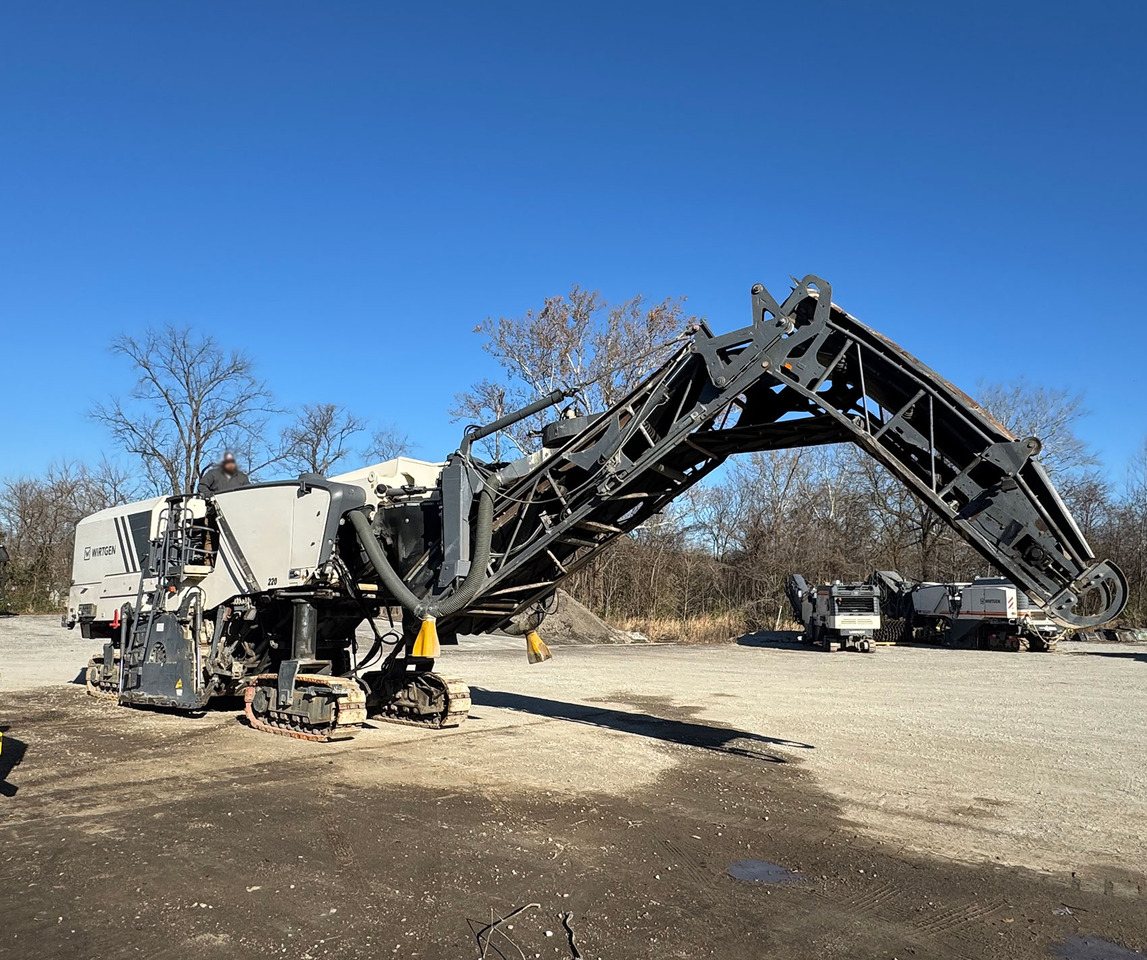 Wirtgen W 220 - Külmhöövel: pilt 1 Wirtgen W 220 - Külmhöövel: pilt 1