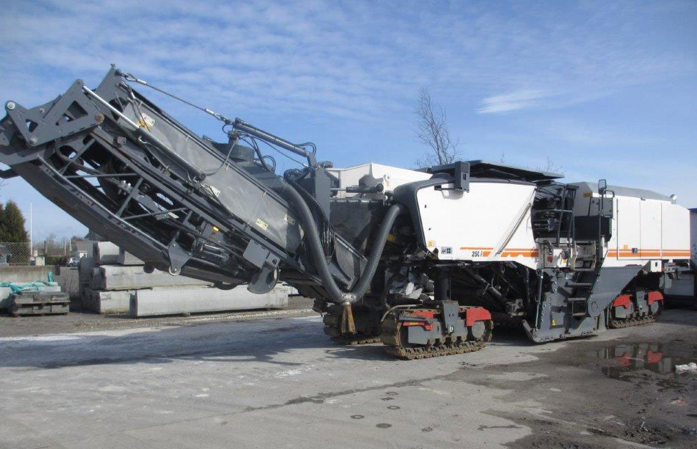 Wirtgen W 250 I - Külmhöövel: pilt 1 Wirtgen W 250 I - Külmhöövel: pilt 1