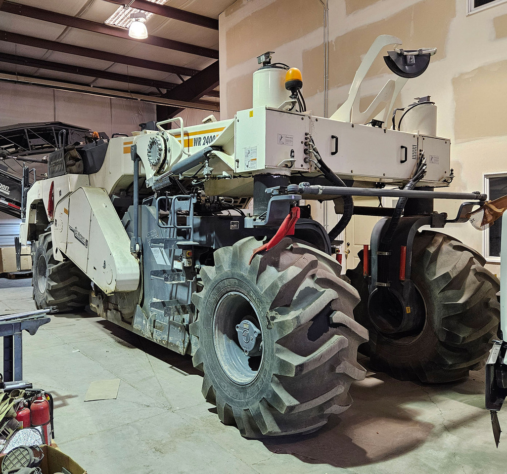 Wirtgen WR 2400 - Pinnasetasandaja: pilt 2 Wirtgen WR 2400 - Pinnasetasandaja: pilt 2