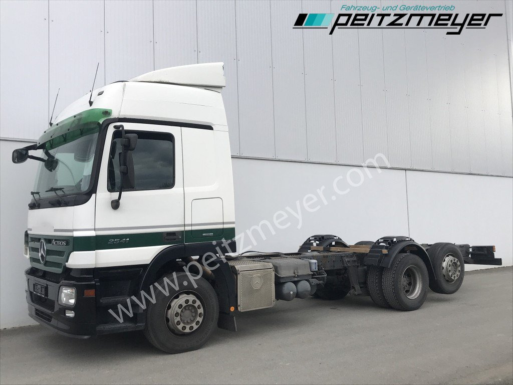 MERCEDES-BENZ Actros 2541 L Fahrgestell, 3 Pedale, MP2, Klima Blatt/Luft - Kabiinišassiiga veoauto: pilt 1 MERCEDES-BENZ Actros 2541 L Fahrgestell, 3 Pedale, MP2, Klima Blatt/Luft - Kabiinišassiiga veoauto: pilt 1