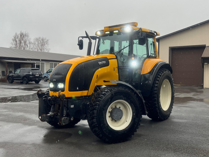 Valtra M150-4 - Traktor: pilt 1 Valtra M150-4 - Traktor: pilt 1